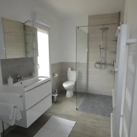 度假居 De La Libellule 科芒特里